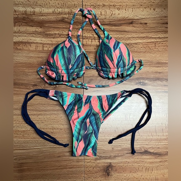 Leaf Bikini Set - Picture 1 of 7